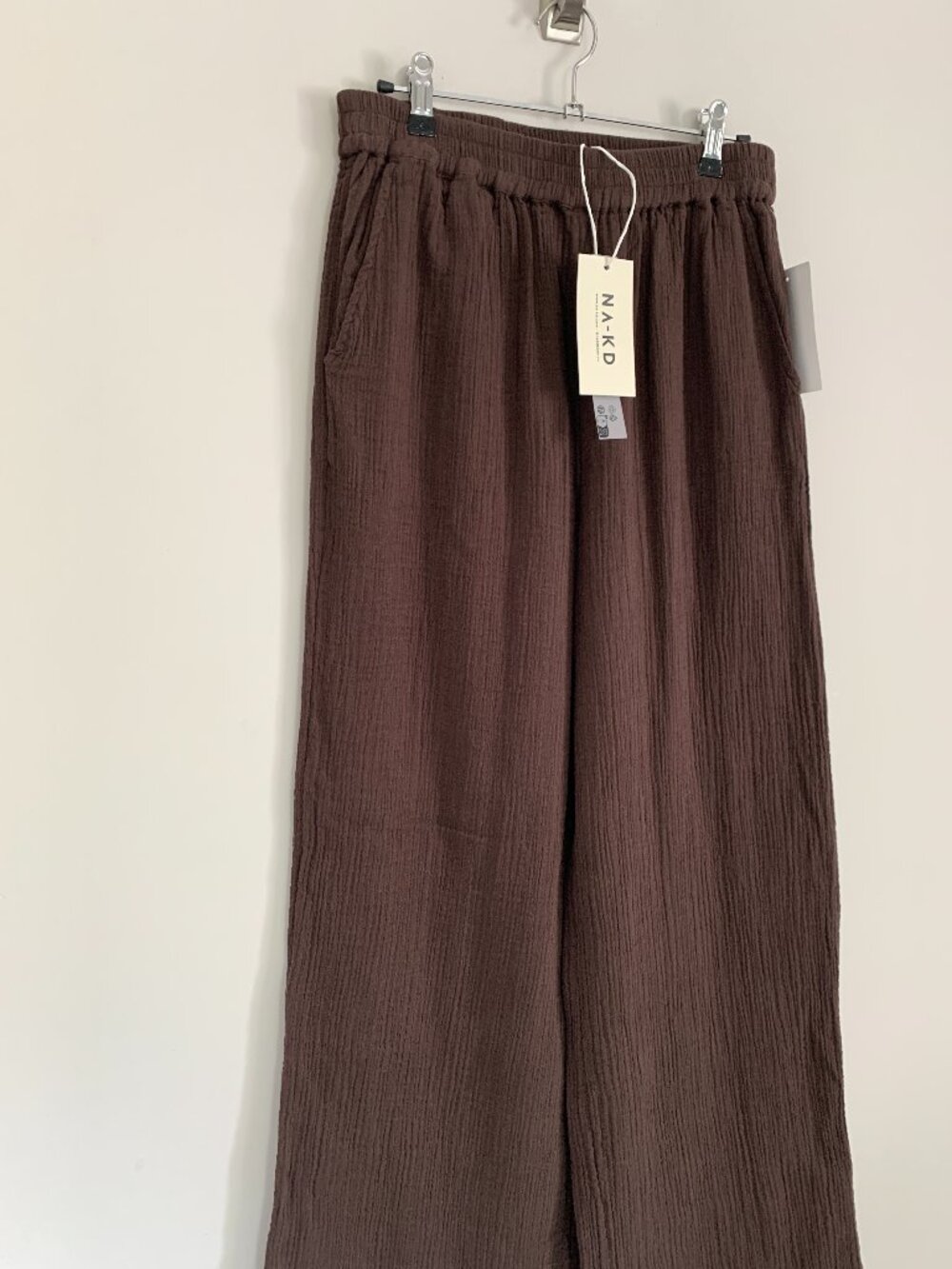 NWT NA-KD Chocolate Brown Wide Leg Pants Crinkle Gauze Trousers Minimalist M - Picture 6 of 9